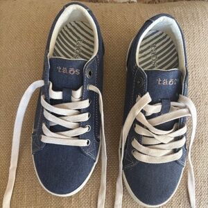 Taos Star Sneakers, Blue, Size 6.5W